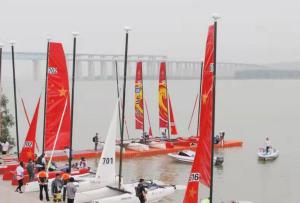 競(jìng)帆黃河！首屆三門峽“黃河船奇”帆船公開賽起航